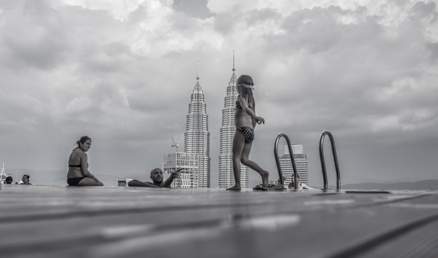 Photo explore cities on foot