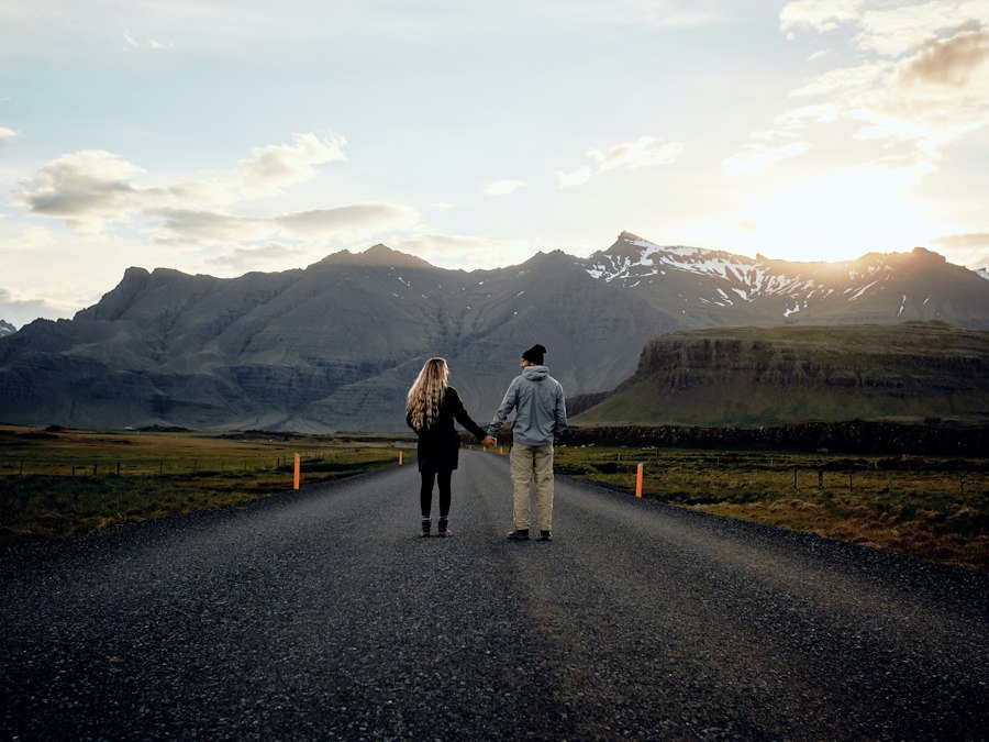 Photo couples travel guide experts data